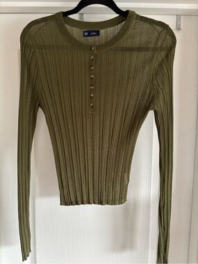 GAP Women’s Olive Green Sheer Button Long Sleeve